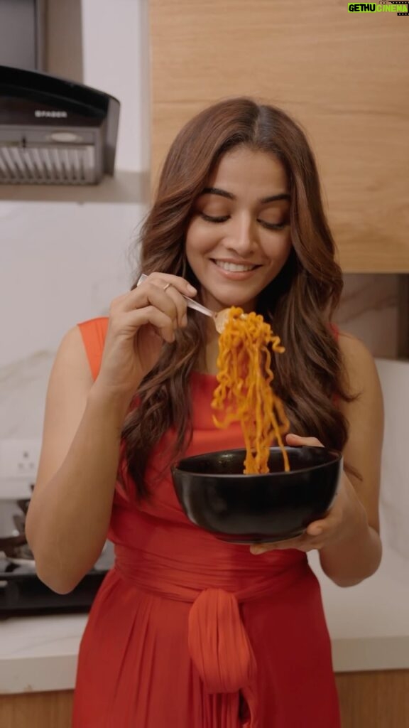 Wamiqa Gabbi Instagram - Finally, I have found the perfect Korean Noodles Bowl! Delicious fiery MAGGI Korean Noodles got me craving for one more 🍜 #MAGGI #MAGGIKorean #MAGGIE #MAGGIKoreanKraze #FirebhiDesirebhi #Ad