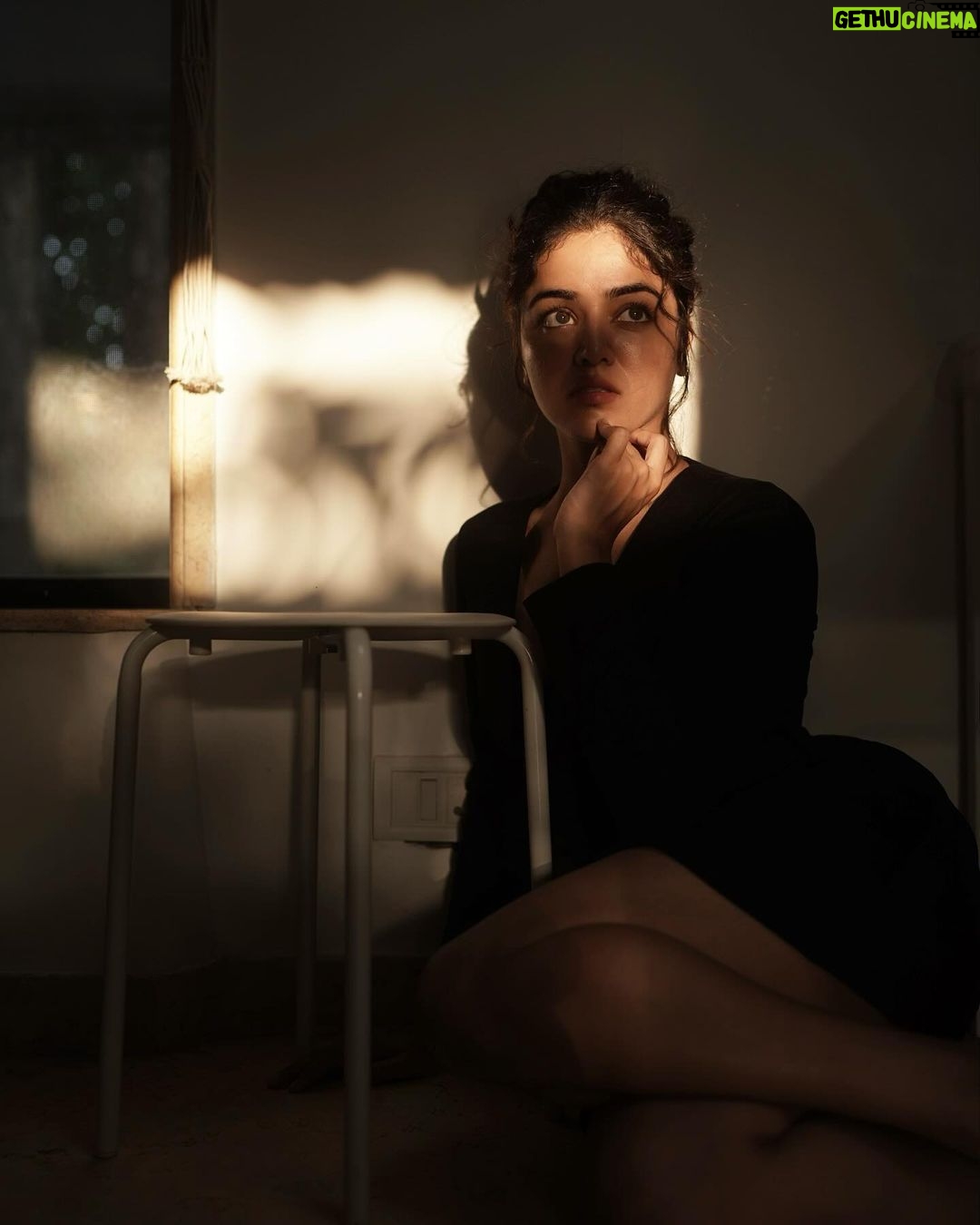 Wamiqa Gabbi Instagram - Setting Sun & Shadows ✨