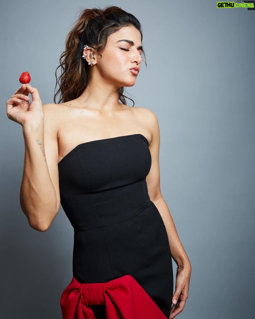 Wamiqa Gabbi Instagram - Last night was yummy 🍓 Thank you Universe for everything ✨ . Styled by - @mohitrai with @tarangagarwalofficial @teammrstyles Assisted by - @chahat_styles Outfit - @worldofasra Heels - @sana.k.official Photography - @tridevsudevan Hair - @reshammordani Makeup - @forum.gotecha