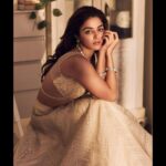 Wamiqa Gabbi Instagram - …. Sunehri Sajni 🌞 . Wearing : @jade_bymk Stylist : @namrata.deepak_ Assisted by: @sunandasarkarr Hair by : @reshammordani Photographer: @harneshjoshi