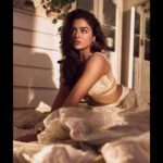 Wamiqa Gabbi Instagram - …. Sunehri Sajni 🌞 . Wearing : @jade_bymk Stylist : @namrata.deepak_ Assisted by: @sunandasarkarr Hair by : @reshammordani Photographer: @harneshjoshi