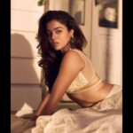 Wamiqa Gabbi Instagram - …. Sunehri Sajni 🌞 . Wearing : @jade_bymk Stylist : @namrata.deepak_ Assisted by: @sunandasarkarr Hair by : @reshammordani Photographer: @harneshjoshi