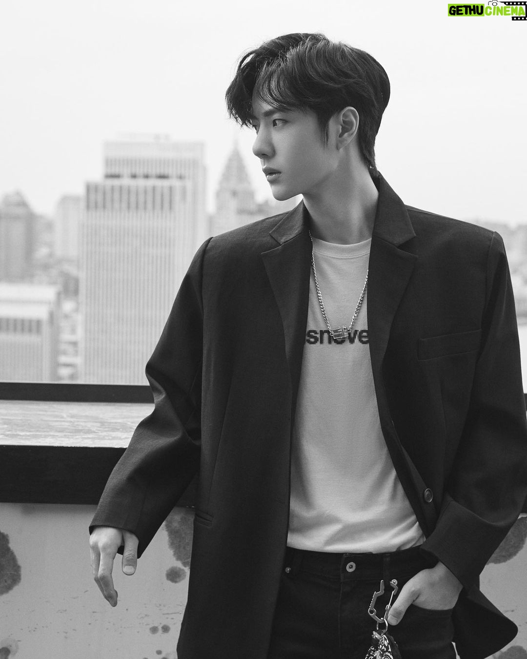 Wang Yibo Instagram - The Bund Express~✌🏿 #shu uemura