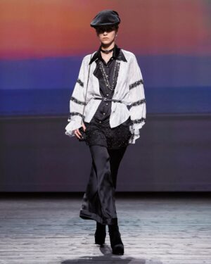 Wang Yi Bo Instagram - New CHANEL Fall-Winter 2024/25 Ready-to-Wear collection imagined by Virginie Viard, the allure in Deauville. 
#CHANELFallWinter #CHANELShow
