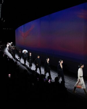 Wang Yi Bo Instagram - New CHANEL Fall-Winter 2024/25 Ready-to-Wear collection imagined by Virginie Viard, the allure in Deauville. 
#CHANELFallWinter #CHANELShow