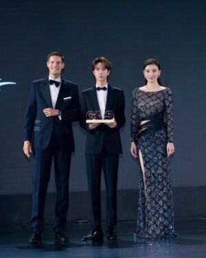 Wang Yi Bo Instagram - 谢谢#智族GQ 的邀请
生日快乐🎂