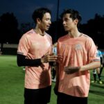 Warintorn Panhakarn Instagram - กลัฟๆ อย่าเจ็บนะ จ๊อบบบ !! เงยหน้าดูเพื่อนด้วยว้อยยย ! 🤣 #หน้าตัวเป้ากับปีกตัวปั้น 😁 #สีพีชจี๊ดแน่แม่จ๋า