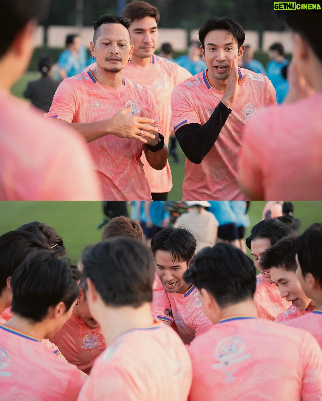 Warintorn Panhakarn Instagram - กลัฟๆ อย่าเจ็บนะ จ๊อบบบ !! เงยหน้าดูเพื่อนด้วยว้อยยย ! 🤣 #หน้าตัวเป้ากับปีกตัวปั้น 😁 #สีพีชจี๊ดแน่แม่จ๋า