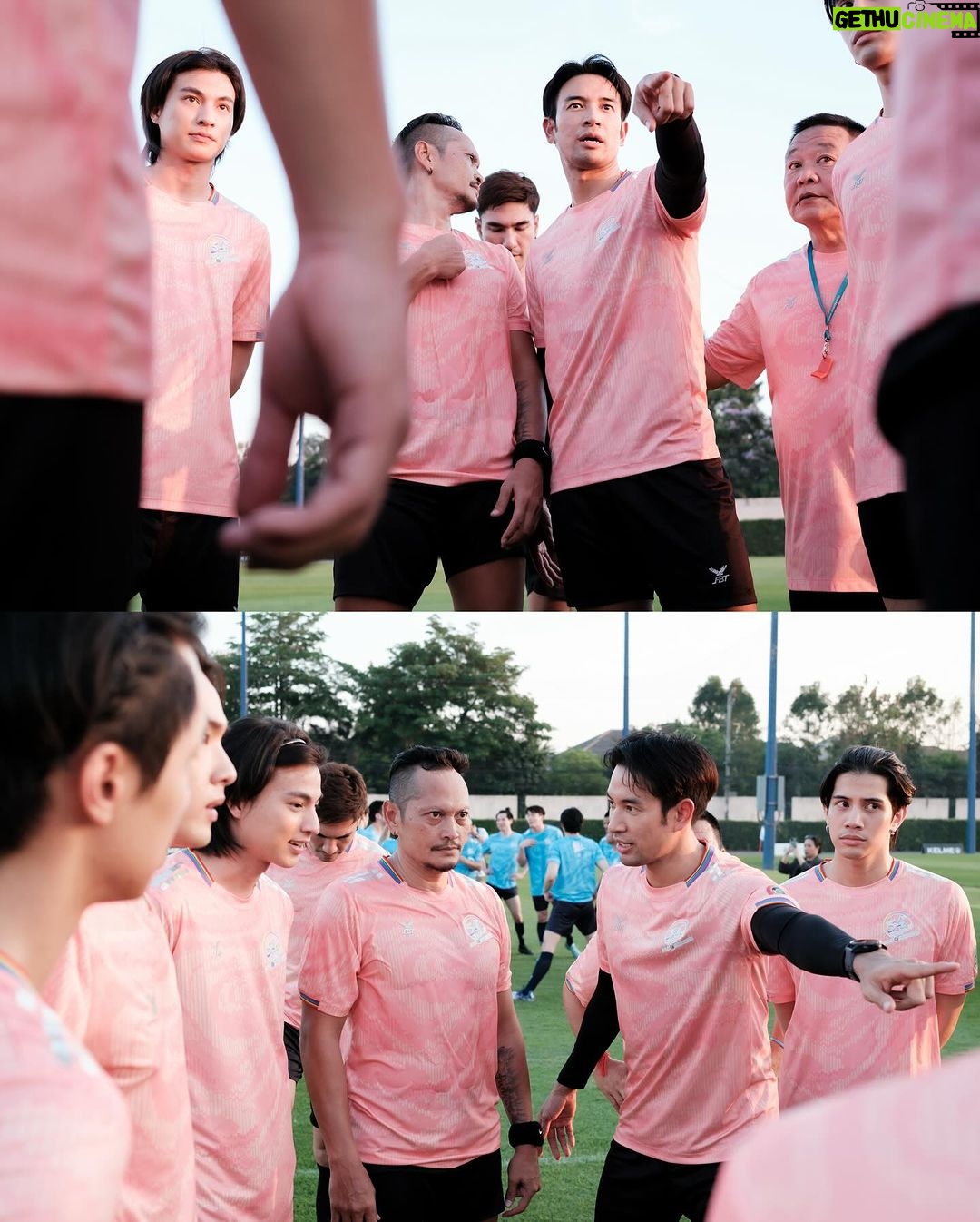 Warintorn Panhakarn Instagram - กลัฟๆ อย่าเจ็บนะ จ๊อบบบ !! เงยหน้าดูเพื่อนด้วยว้อยยย ! 🤣 #หน้าตัวเป้ากับปีกตัวปั้น 😁 #สีพีชจี๊ดแน่แม่จ๋า