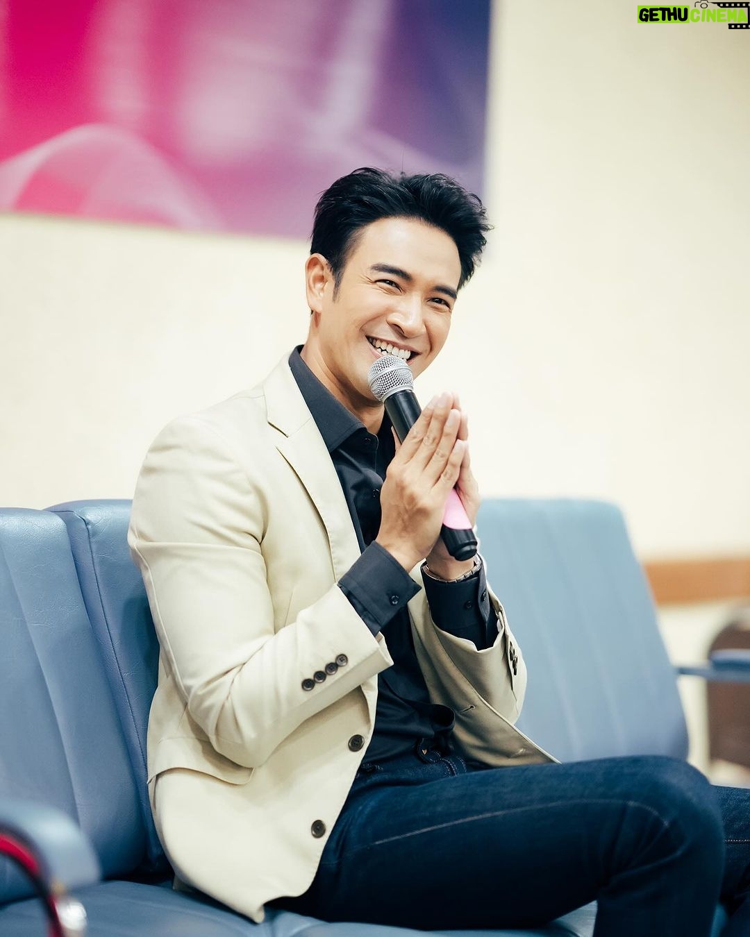 Warintorn Panhakarn Instagram - เอาจริงๆคือ ตื่นเต้นกว่าออก event อีก !! งานวันนี้มันมีคุณค่ากับใจผมมากๆเลยนะ ❤️ เรียกว่าเป็นการเล่าประสบการณ์สู่กันฟังมากกว่า จริงจังบ้าง ตลกบ้างผสมกันไป 😁 ขอบคุณพี่เสือ และทางมหาวิทยาลัยศรีปทุมชลบุรีมากเลยครับที่ให้เกียรติผม เชิญผมไปพูดคุย นี่เป็นงานแรกของผมเลยครับ หวังว่าทุกคนในวันนี้จะได้ประโยชน์นะครับ ❤️🙏🏼 #มหาวิทยาลัยศรีปทุมชลบุรี #spu #03032024