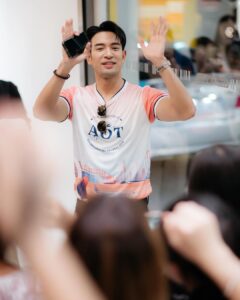 Warintorn Panhakarn Instagram - แดดไม่แรง จะแซงให้ดู !! 😝😎 รีบสมัครแล้วไปเจอกันนะคับ 💪🏼 #the3rdrunwaysuvarnabhumicharityrun