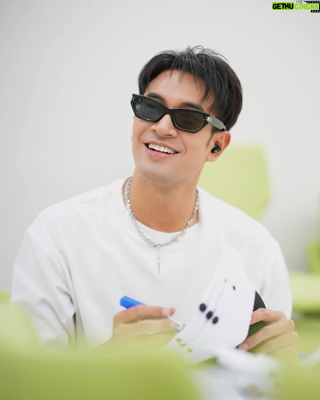 Warintorn Panhakarn Instagram - ถ้าการเป็นตัวของตัวเองมันยากนัก ก็มาเป็นของพี่ !! 🫣