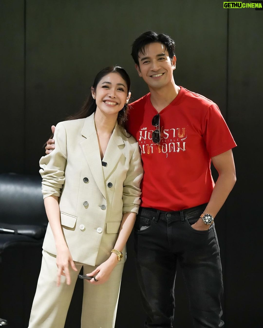 Warintorn Panhakarn Instagram - ดีใจที่ได้เจอครับครูเงาะ ❤️ ช่วงนี้ฟังครูในยูทูปบ่อย .. ครูยังสอนการแสดงอยู่มั๊ยครับ ผมถาม 555 สอนจ้าาาา ขอบคุณวิชาที่ครูสอนครับทั้งการแสดงและมุมมองการใช้ชีวิตครับ ก็ทำบ้างไม่ได้บ้างอ่ะครับ แต่ไม่เคยลืมนะฮะ 😁🙏🏼