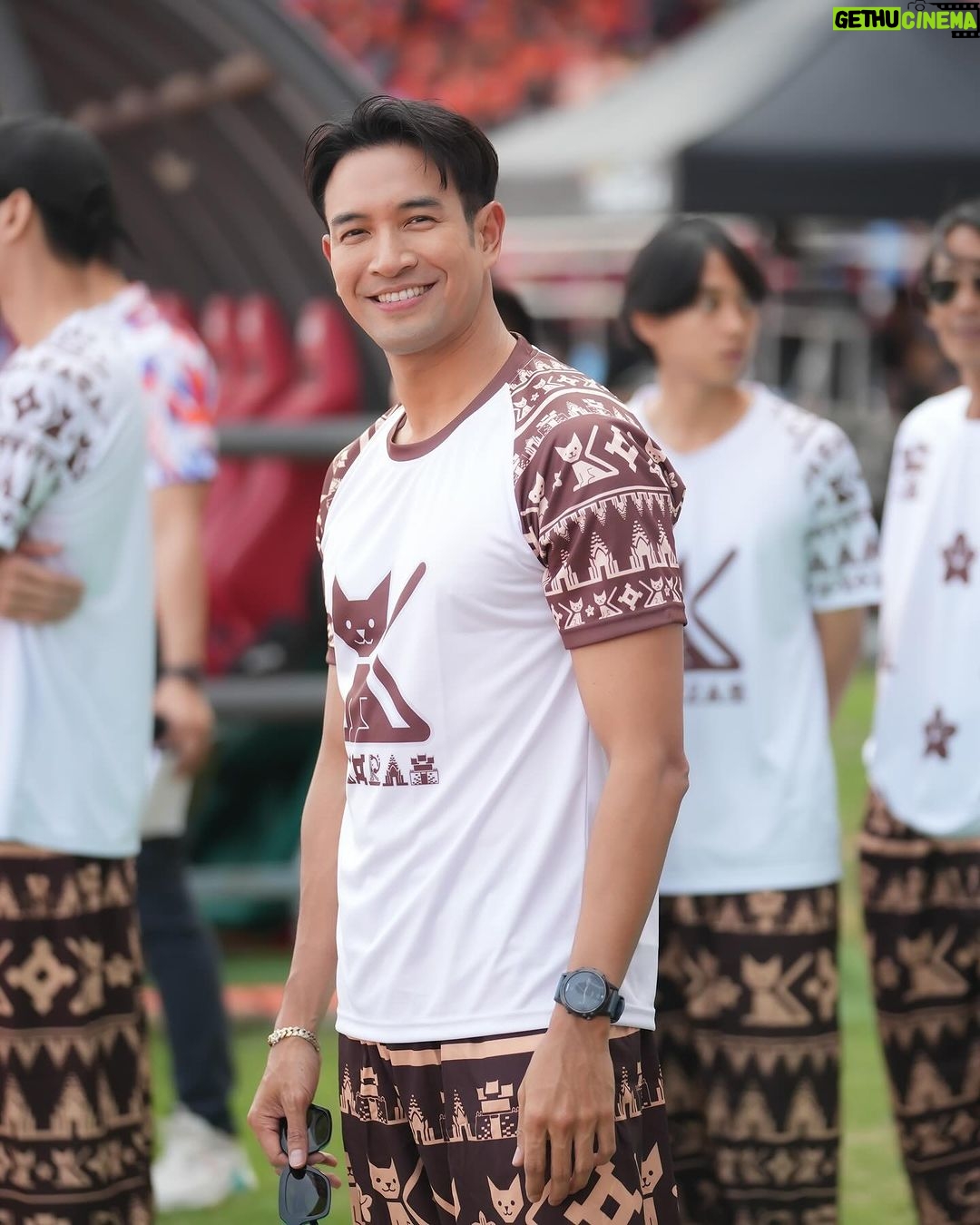 Warintorn Panhakarn Instagram - ชุดแมวโคราช ณ สนามสวาทแคท 🤗😸 #ขอบคุณที่ต้อนรับพวกเราเป็นอย่างดีครับ #ดีใจที่ได้กลับมาที่นี่อีกครั้ง 😊