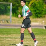 Warintorn Panhakarn Instagram - ฟุตบอลการกุศลสนับสนุนนักเรียนโครงการความเป็นเลิศด้านกีฬาและกิจกรรมต่างๆของโรงเรียนสุรศักดิ์มนตรี 🙏🏼❤️ ขอบคุณทุกคนที่มาเจอกันน๊า ขอบคุณกำลังใจจากน้องที่มาถ่ายรูปกัน เสื้อที่เซ็นขอให้พ่อแม่ไม่ว่านะคับ 🫣😂 และรองเท้าเบาหวิวใส่สบายวิ่งนุ่มๆ จาก @mizunothailand #mizunothailand ครับ ❤️🙏🏼 @ari_football #ari_football @starriderfc