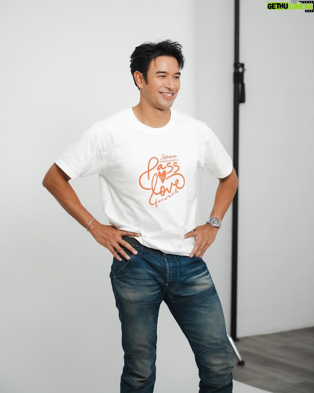 Warintorn Panhakarn Instagram - DO ALL THING! WITH LOVE. ❤️ 📍ร่วมประมูลได้ที่ : https://sudsapda.com/konlor-17| 📍ระยะเวลาประมูล : 26 ก.พ (12.00 น.) ถึง 8 มี.ค. 67 (12.00 น.) มาทำความดีด้วยหัวใจ ส่งผ่านด้วยความรักกับ 20 คนหล่อขอทำดีปี 17 กัน รายได้ส่วนหนึ่งสมทบเข้าโครงการสุดสัปดาห์คนหล่อขอทำดี เพื่อสมทบมอบให้มูลนิธิเด็ก #SudsapdaxKonlor #สุดสัปดาห์คนหล่อขอทำดี #คนหล่อขอทำดี ปี17 #SUDSAPDAKONLOR