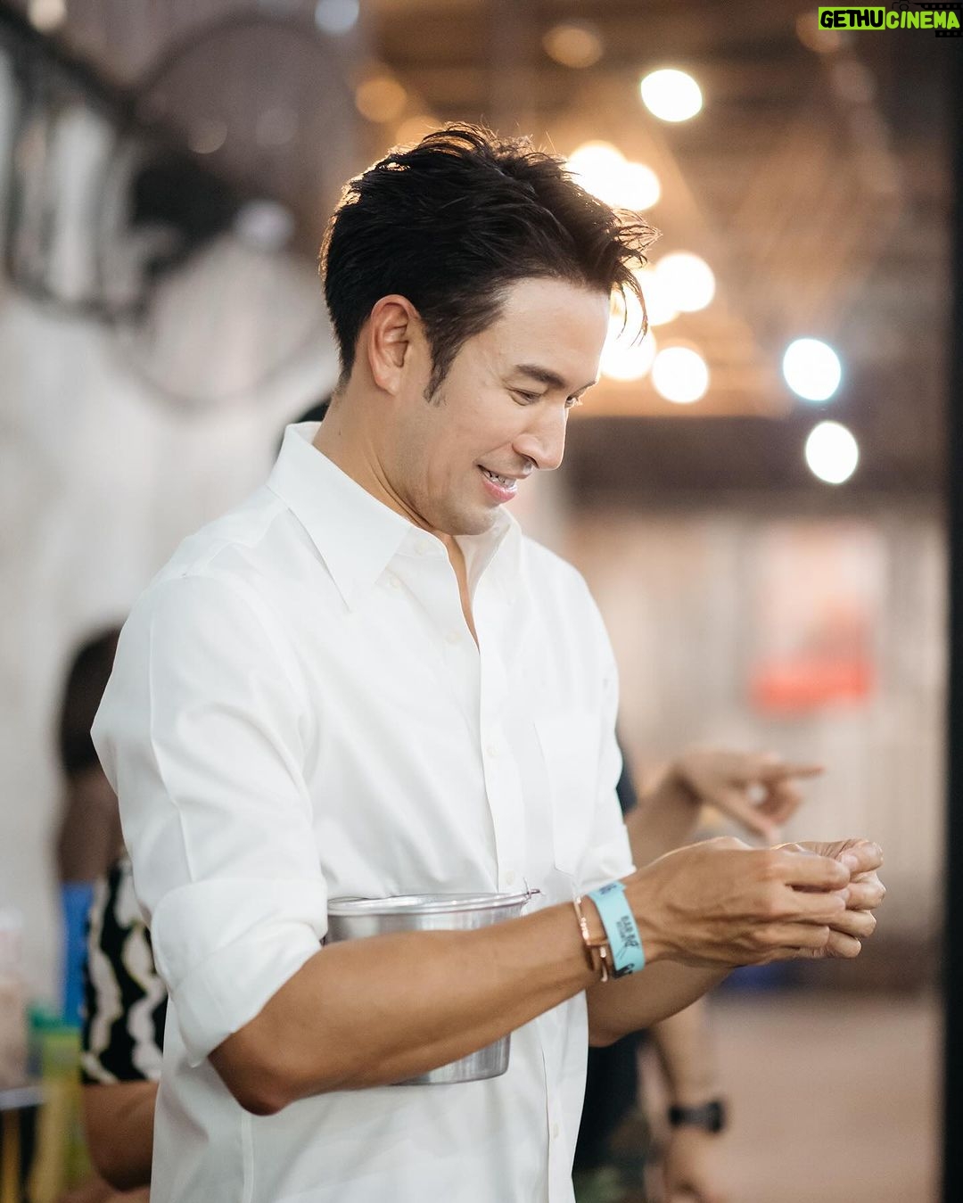 Warintorn Panhakarn Instagram - มัวแต่จับฉลาก ไม่ได้ถ่ายรูปหมูกระทะเลย 😂 แต่มีรูปหมู่มาแทนนะ ดีใจที่ทุกคนจุกๆกลับบ้านไป … กินหมูกระทะปีล่ะครั้งพอ !! แจกเยอะ ! 🫣 รักนะ #teamgreat #mygfc ❤️💗💚 @great_smile10 @greatfanclub