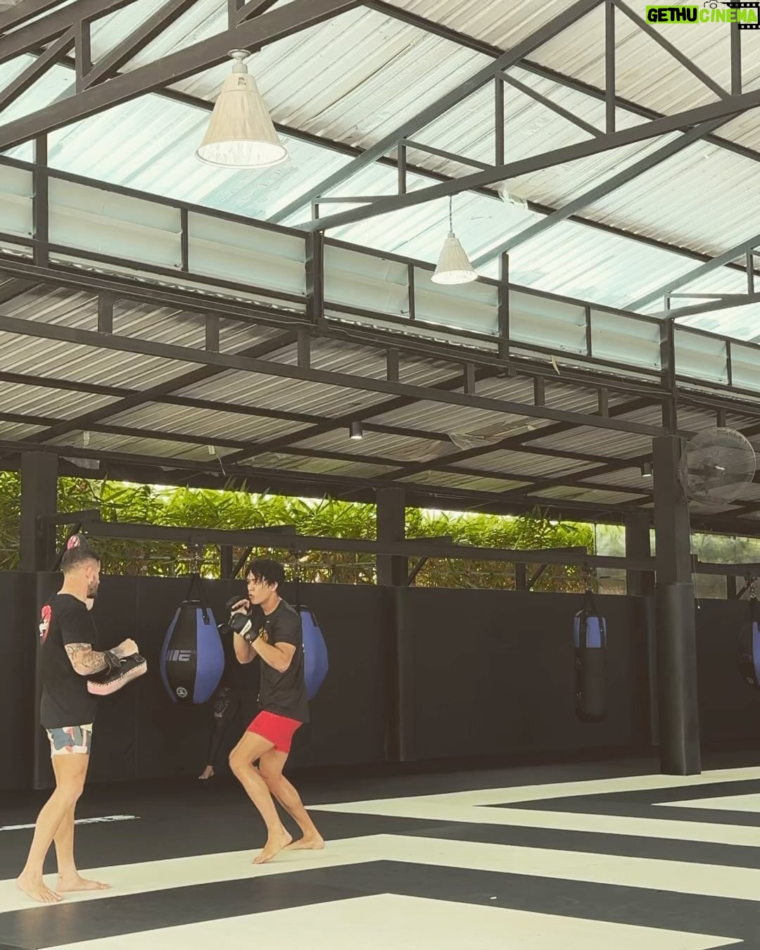 Way-ar Sangngern Instagram - W/ future champ (on the right) in the best mma gym in Thailand. @bangtaomuaythaimma