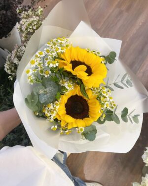 Weerayut Chansook Instagram - พนักงานพาร์ทไทม์ครับ 💐🌻