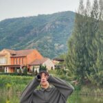 Weerayut Chansook Instagram - ถ้าเธอไม่ชอบคนธรรมดา เราเป็นฮีโร่ให้เธอได้นะ🤪