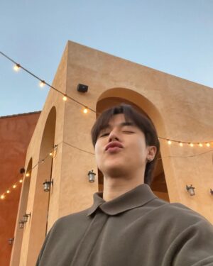 Weerayut Chansook Instagram - ถ้าเธอไม่ชอบคนธรรมดา เราเป็นฮีโร่ให้เธอได้นะ🤪