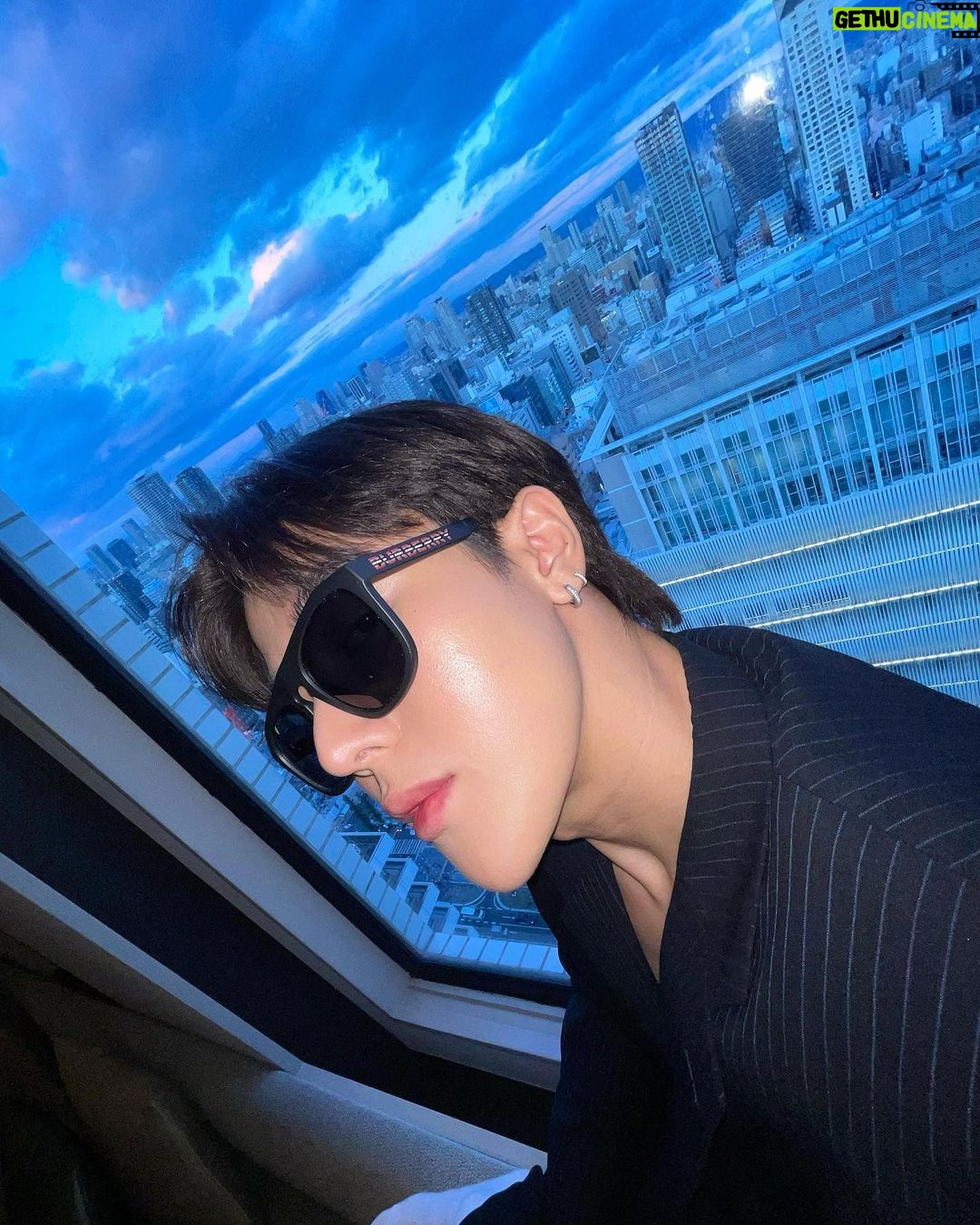 Weerayut Chansook Instagram - @Burberry #Burberry #EssilorLuxottica