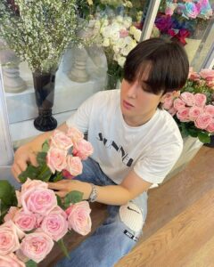 Weerayut Chansook Instagram - พนักงานพาร์ทไทม์ครับ 💐🌻