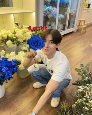 Weerayut Chansook Instagram - พนักงานพาร์ทไทม์ครับ 💐🌻