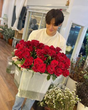 Weerayut Chansook Instagram - พนักงานพาร์ทไทม์ครับ 💐🌻