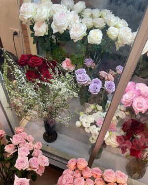 Weerayut Chansook Instagram - พนักงานพาร์ทไทม์ครับ 💐🌻