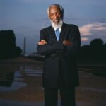 Wesley Snipes Instagram - Today we honor the legendary king Dick Gregory👑 Happy Heavenly Birthday! Please do yourself a service and get to know this legend if you don’t already 🙏🏿 Follow: @dgcaribbeanshake @therealdickgregory #DickGregory