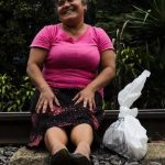 Whindersson Nunes Instagram - No dia de hoje eu me lembro delas, Las Patronas, a anos elas ajudam imigrantes jogando comida e água para eles nos trens indo do México pros EUA, é bem algo que minha avó faria, fazer o bem sem olhar a quem e querer bem ao filho dos outros é pra poucos, aliás, pra poucas. De tempos em tempo eu encontro uma “Patrona” pelas andanças da vida, a senhora minha mãe já intercedeu por tanta gente através de mim, muita gente lhe deseja o bem dona Valdenice. Feliz dia das mulheres a todas “Las Patronas” pelo mundo ♥️🔥