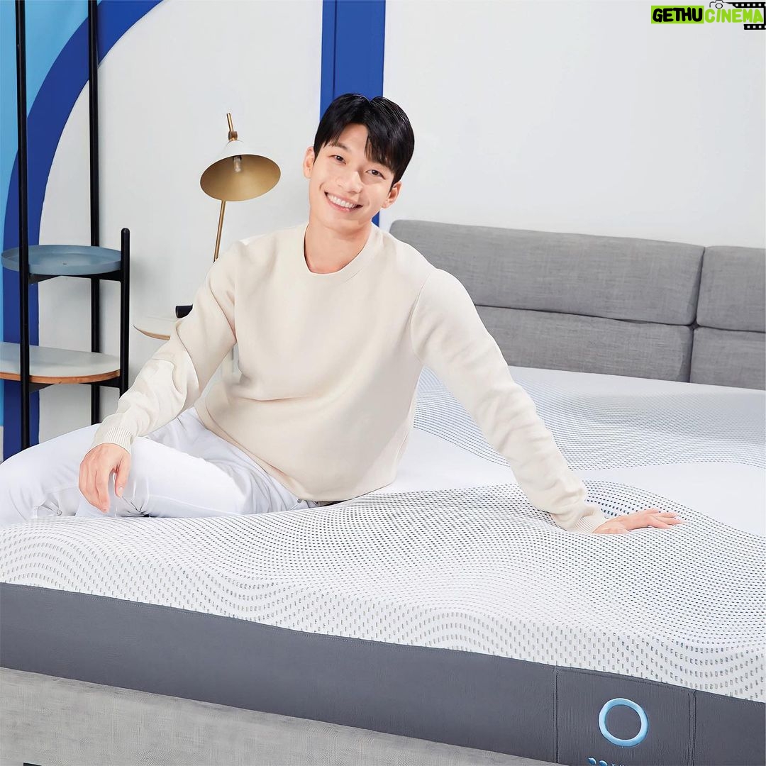 Wi Ha-jun Instagram - INTHEBOX Zero collaboration with Wi Ha Jun from @inthebox.id @inthebox.sea & @letspopthebox Representing a Simple Lifestyle, with a Fun & Comfort design Using each type of pocket spring, plus a soft layer of memory foam, supportive foam and base foam with Foam Encasement β¨ Let's check the complete information by clicking the link in bio @inthebox.id π #INTHEBOX #SenyamanKasurINTHEBOX #IntheboxXWiHaJun #ITBXWHJ #INTHEBOXZero