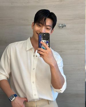Wi Ha-jun Instagram - 😀🐤💪