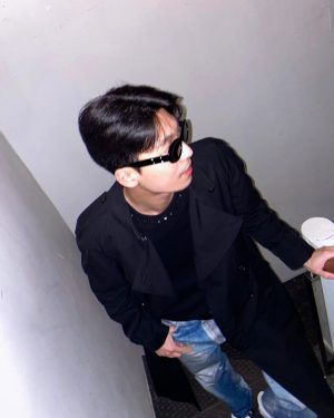 Wi Ha-jun Instagram - 기분전환🐤😎