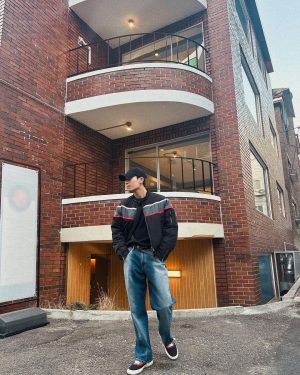 Wi Ha-jun Instagram - 오랜만에 촬영이 일찍 끝나서 커피 두잔🐤😊