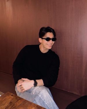 Wi Ha-jun Instagram - 기분전환🐤😎