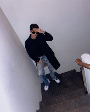 Wi Ha-jun Instagram - 기분전환🐤😎