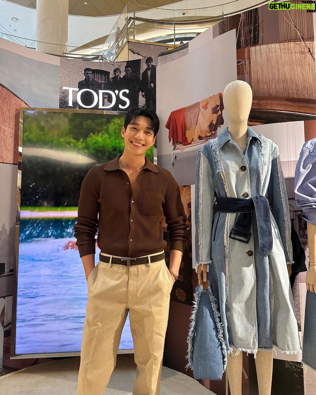 Wi Ha-jun Instagram - 토즈(@tods) 크리에이티브 디렉터 발테르 키아포니(@walterchiapponi)가 선보이는 2023 봄 컬렉션을 롯데백화점 잠실점 에비뉴엘 팝업스토어에서 만나보세요.! 2월25일 토요일까지 진행 됩니다.!💪🤗🥰 #토즈 #TodsSS23 @tods