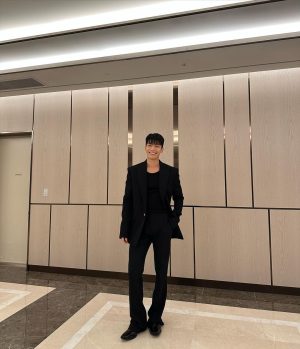 Wi Ha-jun Instagram - ’최악의악‘ 과 DJ처리와 함께 행복한 명절 연휴 보내세요!🔥💕
#최악의악 #디즈니플러스