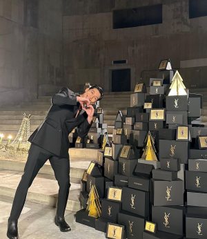 Wi Ha-jun Instagram - 12월에 공개 될 입생로랑뷰티 화보와 영상 기대 많이 해주세요! 그리고 언제나 꼭 건강 유의하시구요! 💪🥰 
@yslbeauty #입생로랑뷰티