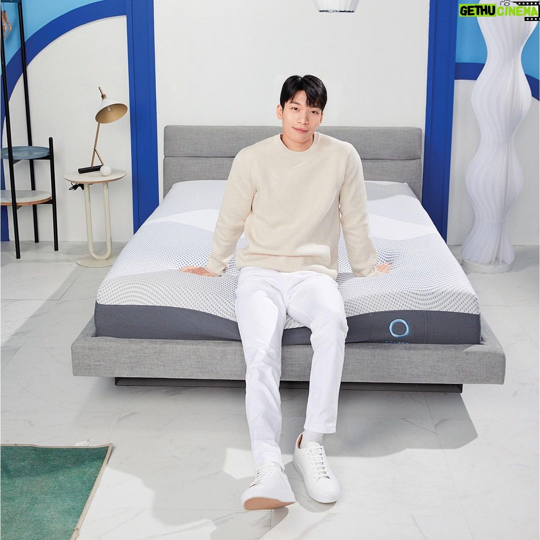 Wi Ha-jun Instagram - INTHEBOX Zero collaboration with Wi Ha Jun from @inthebox.id @inthebox.sea & @letspopthebox Representing a Simple Lifestyle, with a Fun & Comfort design Using each type of pocket spring, plus a soft layer of memory foam, supportive foam and base foam with Foam Encasement β¨ Let's check the complete information by clicking the link in bio @inthebox.id π #INTHEBOX #SenyamanKasurINTHEBOX #IntheboxXWiHaJun #ITBXWHJ #INTHEBOXZero