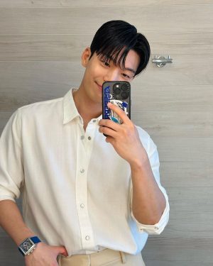 Wi Ha-jun Instagram - 😀🐤💪