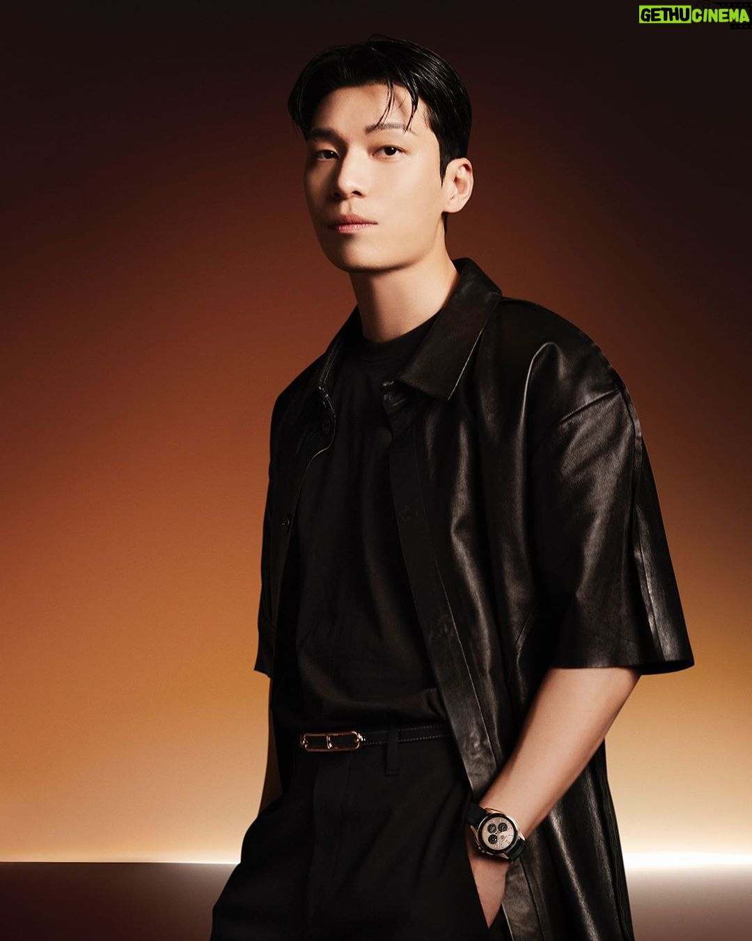 Wi Ha-jun Instagram - Introducing a new era of connected elegance. Our brand ambassador Wi Ha Jun proudly presents the innovative TAG Heuer Connected 42 mm Golden Bright Edition. This timepiece effortlessly commands attention. Make a bold statement wherever you stand. #TAGHeuerConnected #TAGHeuer