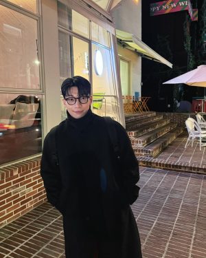 Wi Ha-jun Instagram - 카페 찾느라 한시간 걸었던..