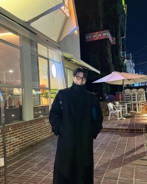 Wi Ha-jun Instagram - 카페 찾느라 한시간 걸었던..