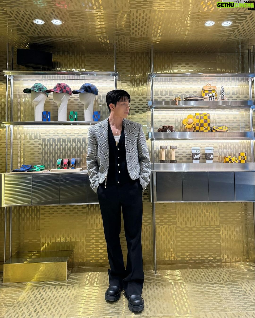 Wi Ha-jun Instagram - @louisvuitton #LesGastonsVuitton #LVMenSS24 #PharrellWilliams #레가스통비통 #ad