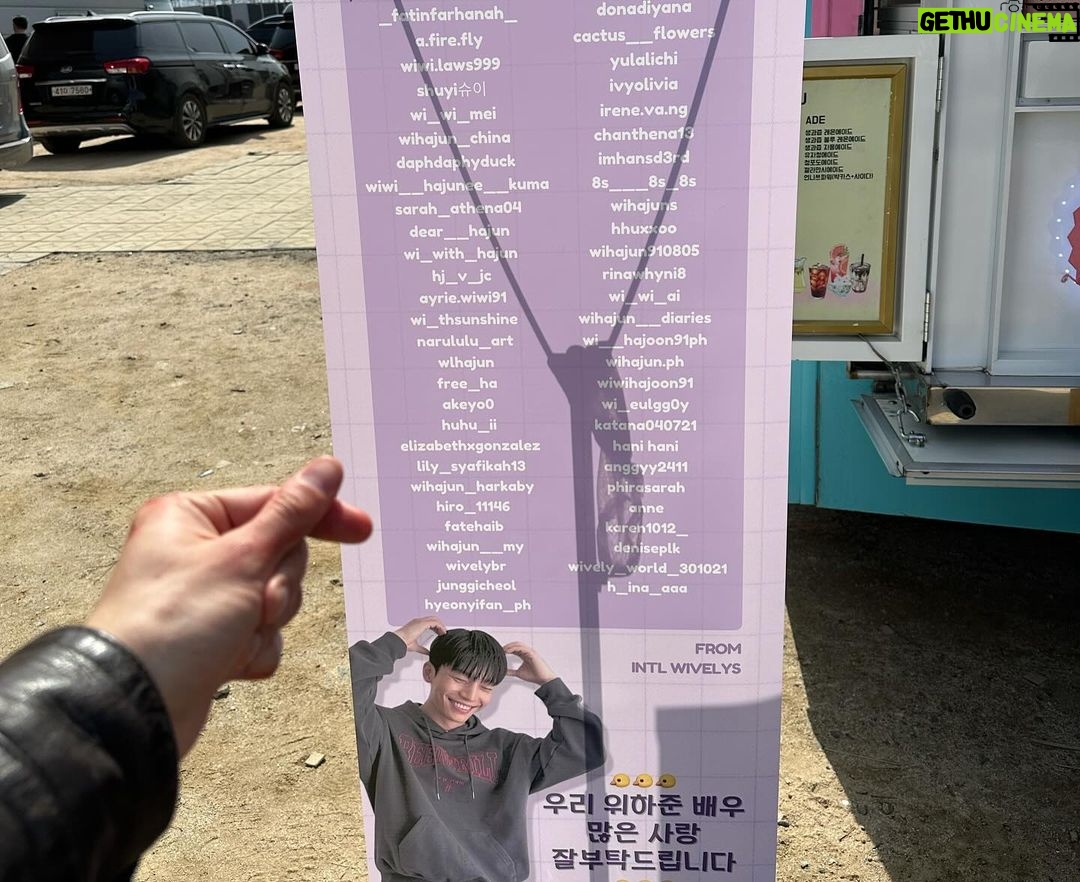 Wi Ha-jun Instagram - 의상,분장 스포가 될 수 있어서 ’최악의악‘ 종영 후에 이렇게 인증을 하게 되었어요.! 우리 위블리(wively)여러분들 덕분에 정말 힘내서 촬영 할 수 있었고 정기철 사랑해주셔서 감사했어요 다시한번 정말 감사하고 늘 감동이고 사랑합니다!💕😍❤️ 유진누나, 민경누나도 늘 고마워요!👍💕 #사랑해요위블리 #wively #누이들