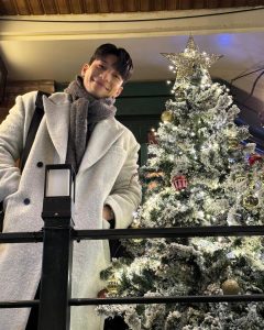Wi Ha-jun Instagram - Merry christmas ! 소중한 사람들과 따뜻하고 행복한 시간 보내세요!🤗🥰