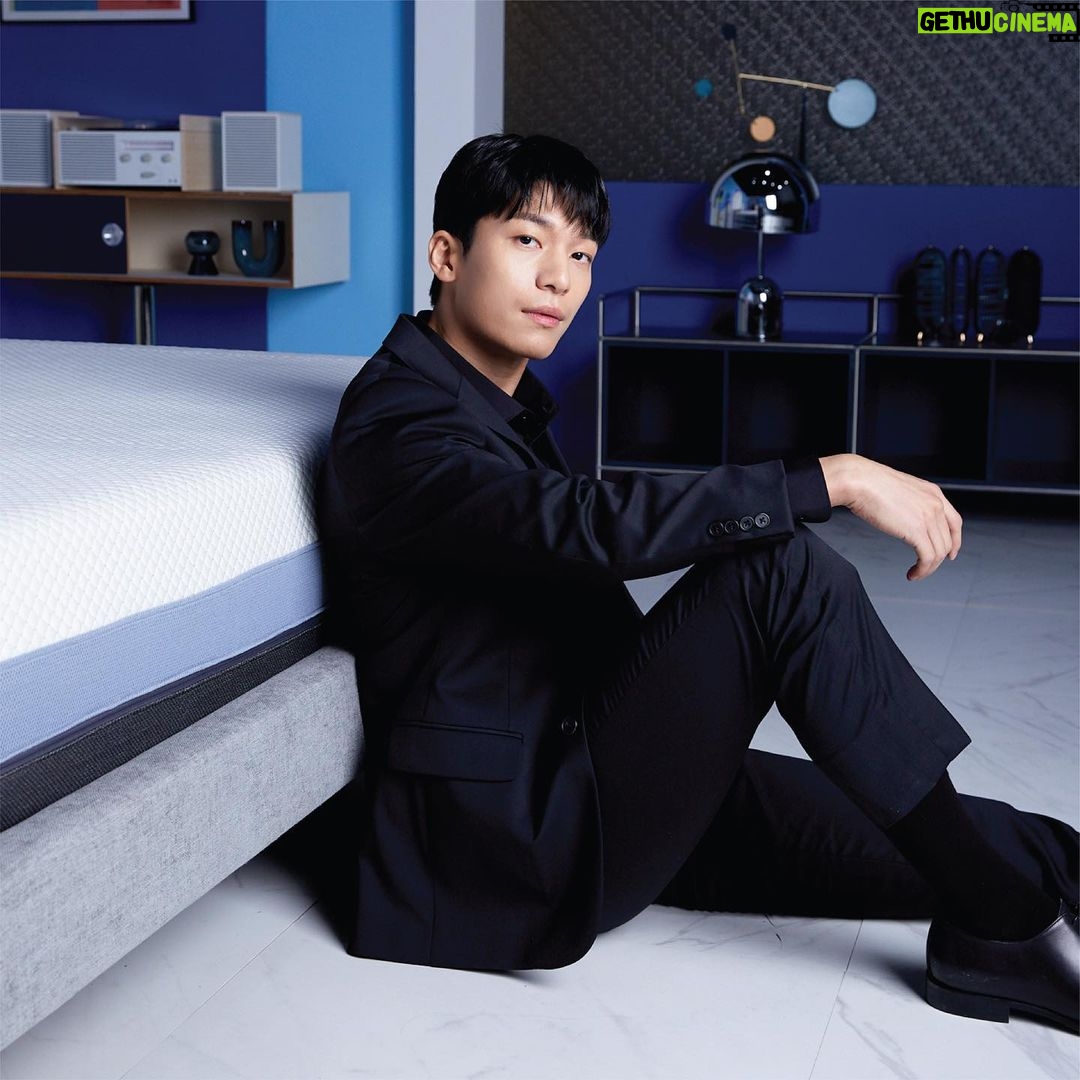 Wi Ha-jun Instagram - Feel the experience of Wi Ha Jun's healthy sleep with the INTHEBOX Dash mattress designed with Orthopedic technology Using a type of pocket spring, a soft layer of memory foam, a cool Super Cool Fabric cover plus a Foam Encasement With love from @inthebox.id @inthebox.sea @letspopthebox ššš„ #INTHEBOX #SenyamanKasurINTHEBOX #IntheboxWiHaJun #ITBxWHJ #INTHEBOXDash